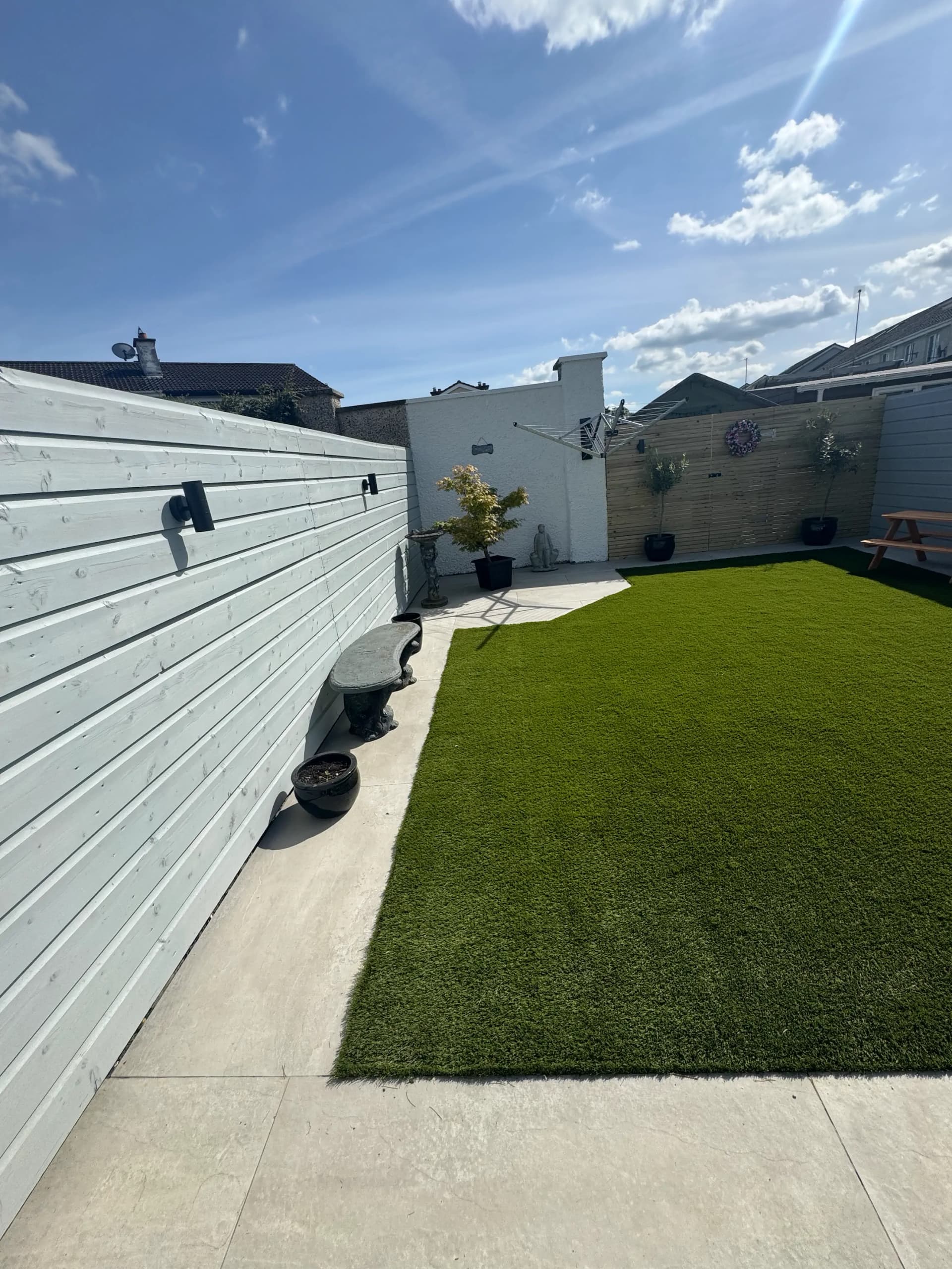 Anthracite painted timber fence with gravel bed and planting