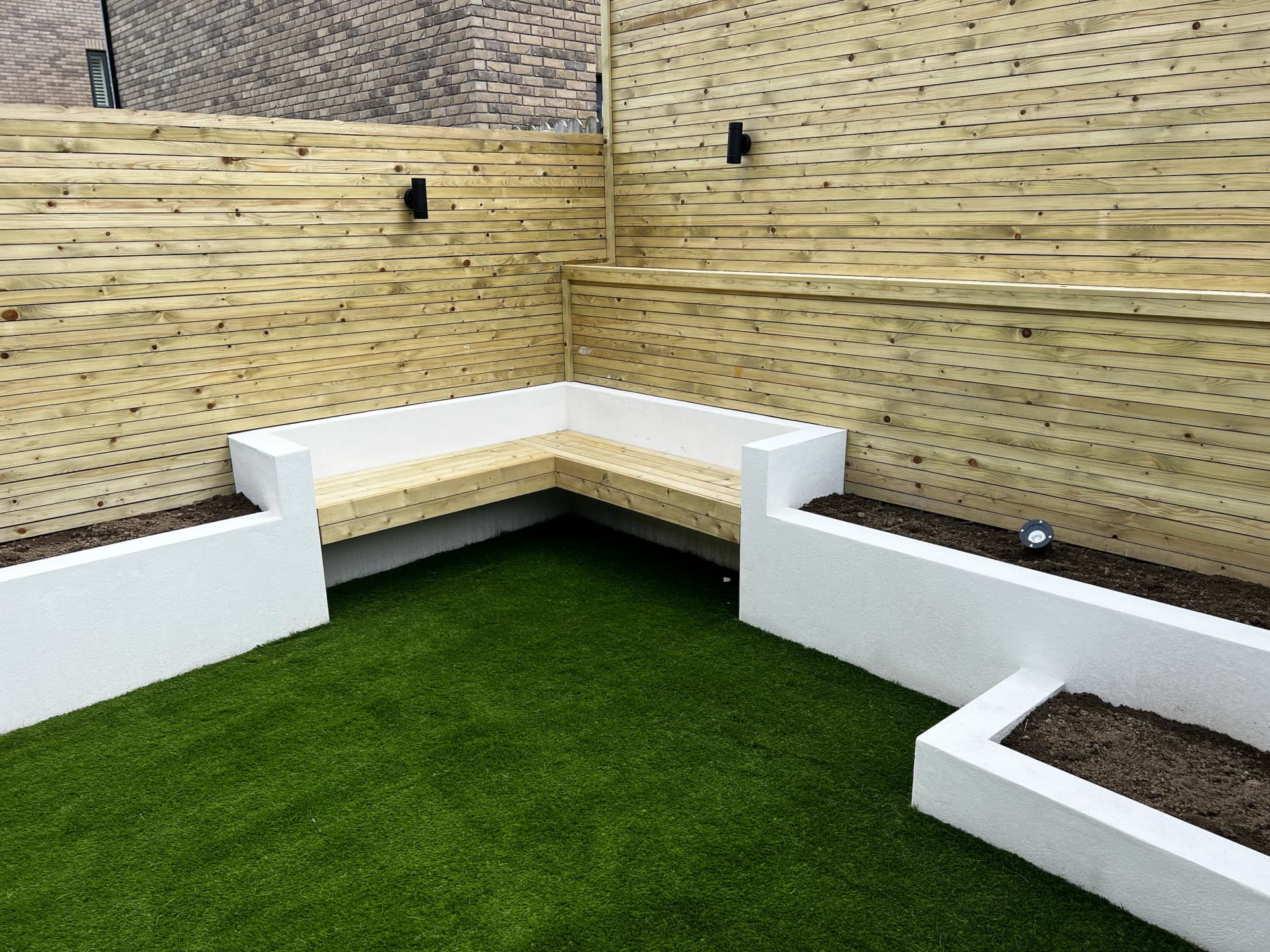Outdoor sitting area with low-maintenance garden