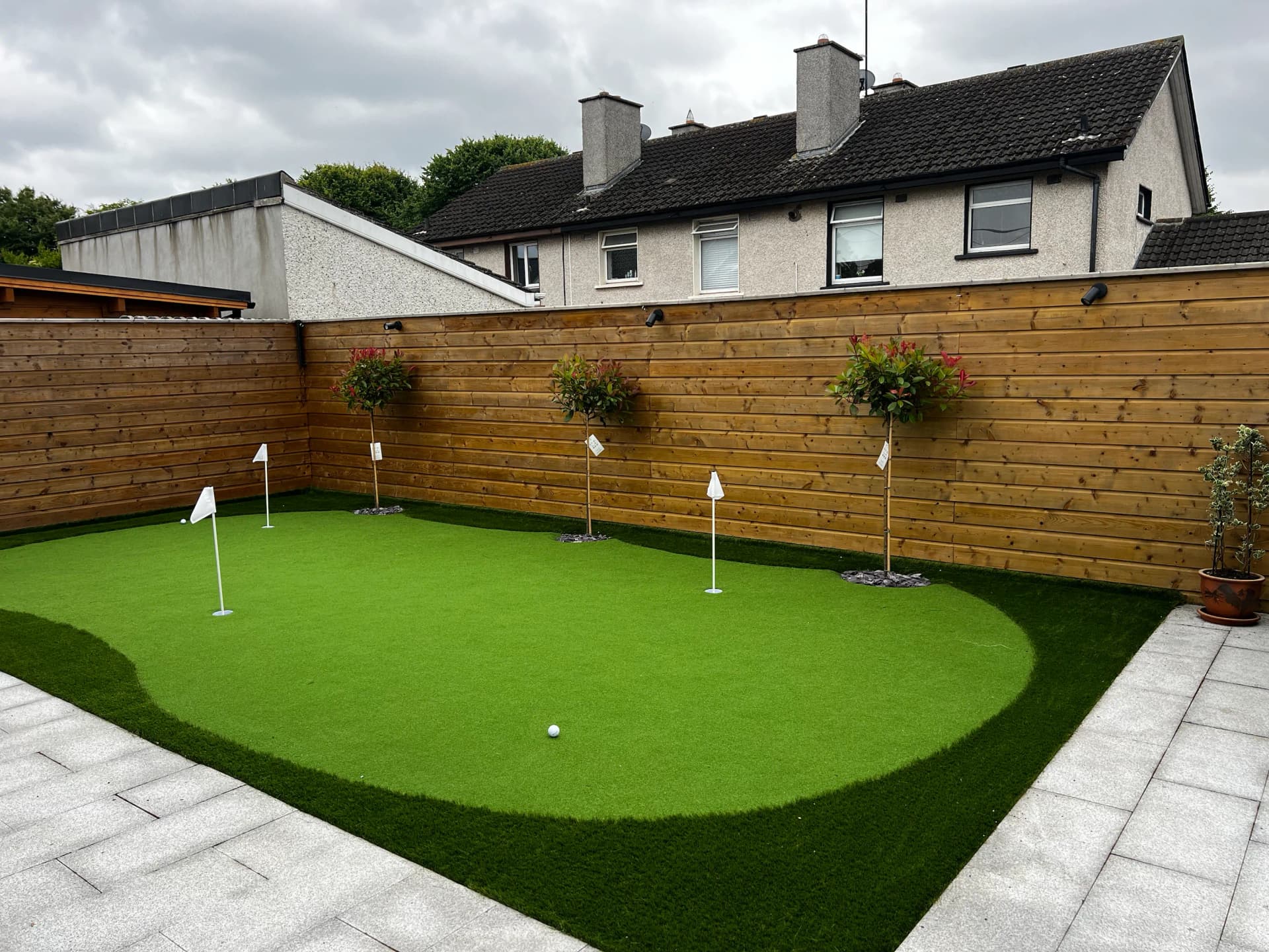Premium garden design with putting green