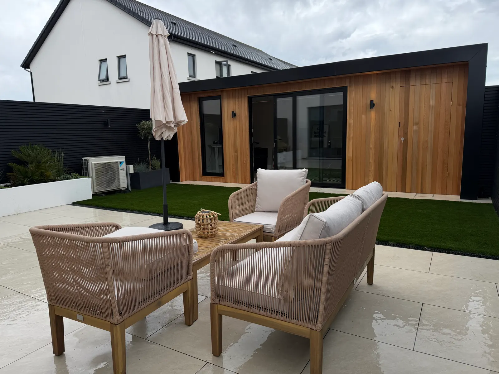 7 Signs Your Garden Needs a Complete Makeover blog feature image
