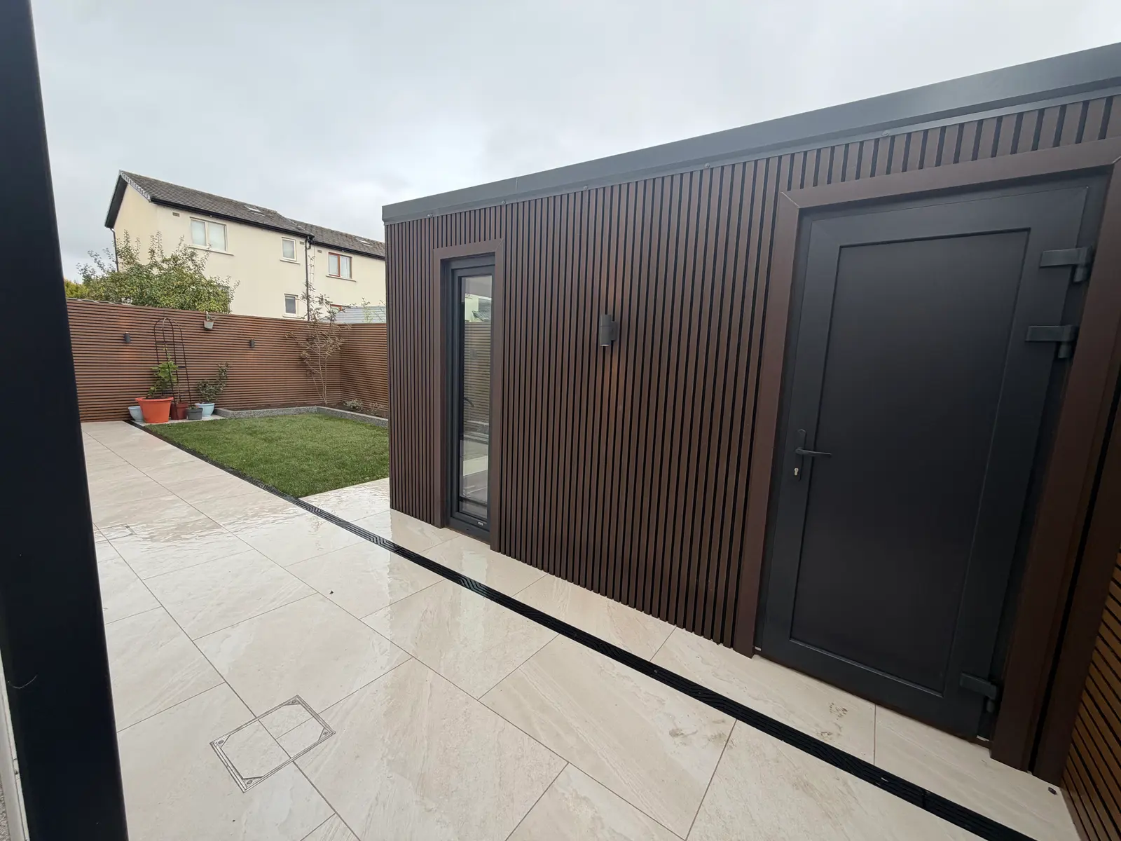 Modern Garden Room & Landscaping: A Complete Garden Transformation supporting image 1